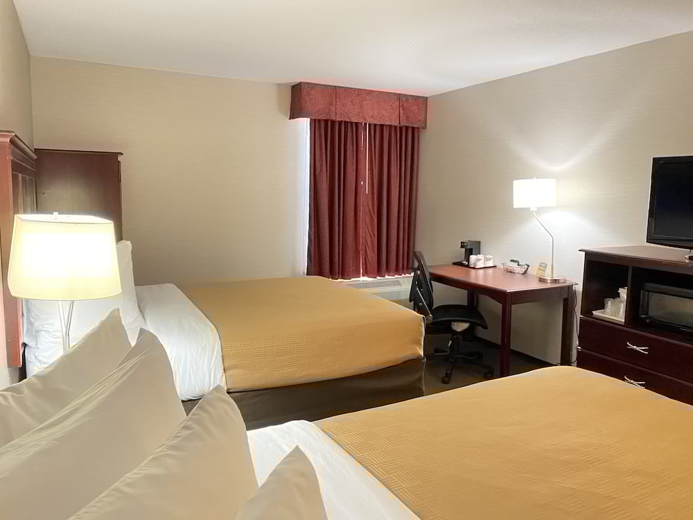 Clarion Inn and Suites Grand Rapids Airport 19/63