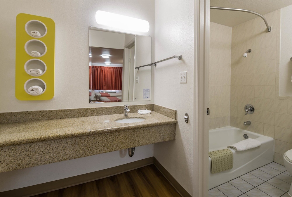 Motel6 Concord, CA 36/38