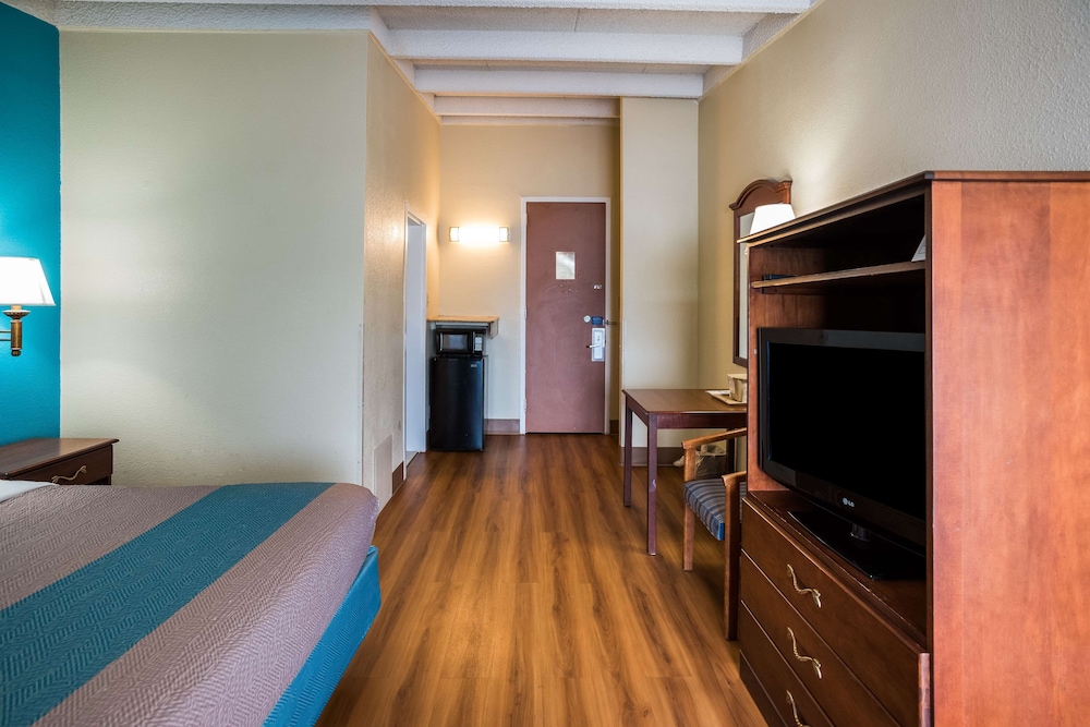 Motel6 Philadelphia, PA - Northeast 24/67