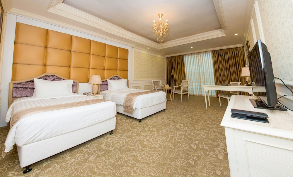 The Grand Kandyan Hotel 18/70