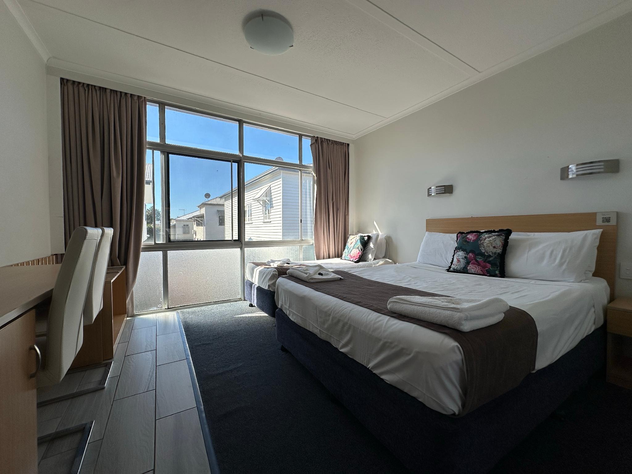 Motel, 1 Queen and 1 Single Bed