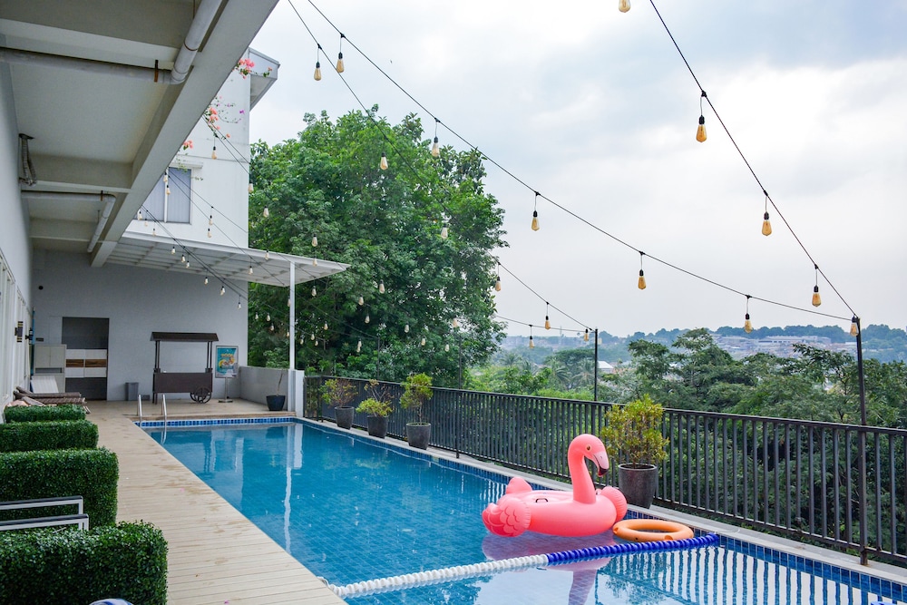 Padjadjaran Hotel 69/70