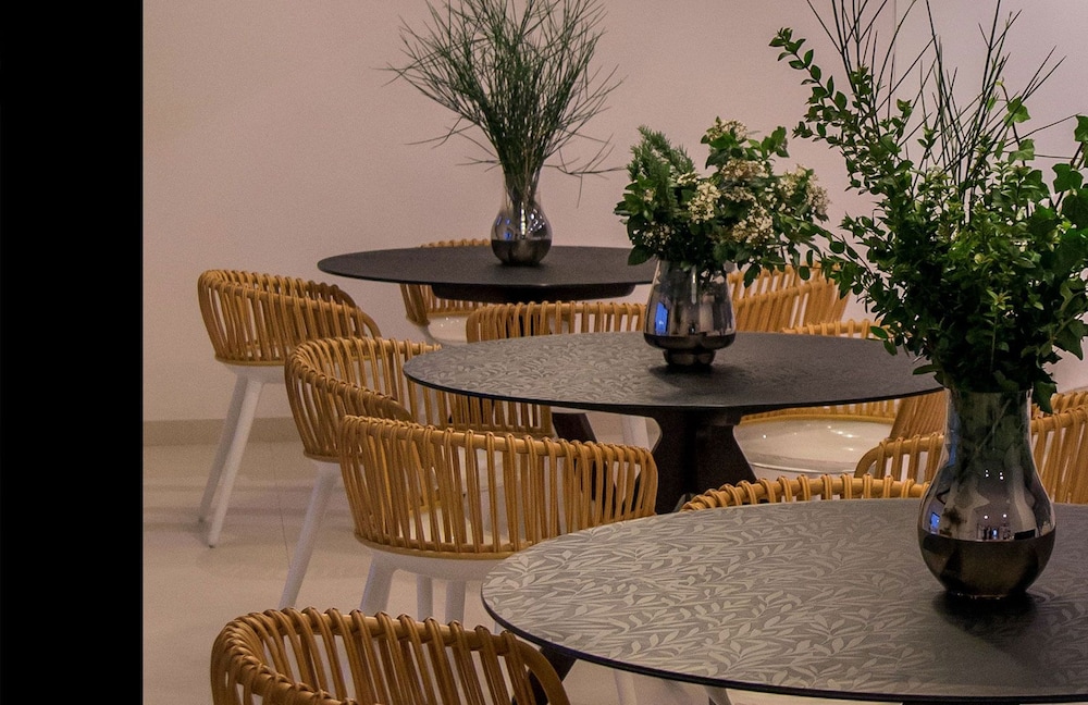 Tale Restaurant & Suite 64/75