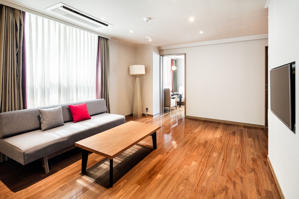 Ramada Hotel & Suites by Wyndham Seoul Namdaemun 42/61