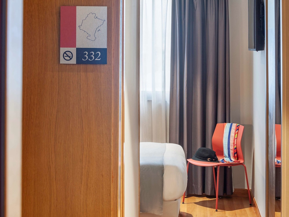 Ibis Styles Pamplona Noain 25/36