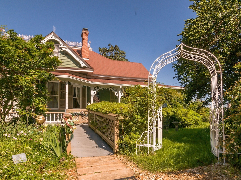 Holly House of Hamilton 26/34