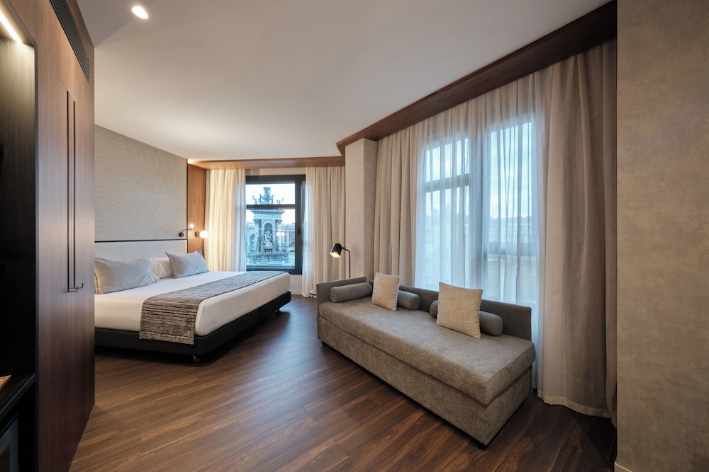 Superior, Single, King Bed, Square View