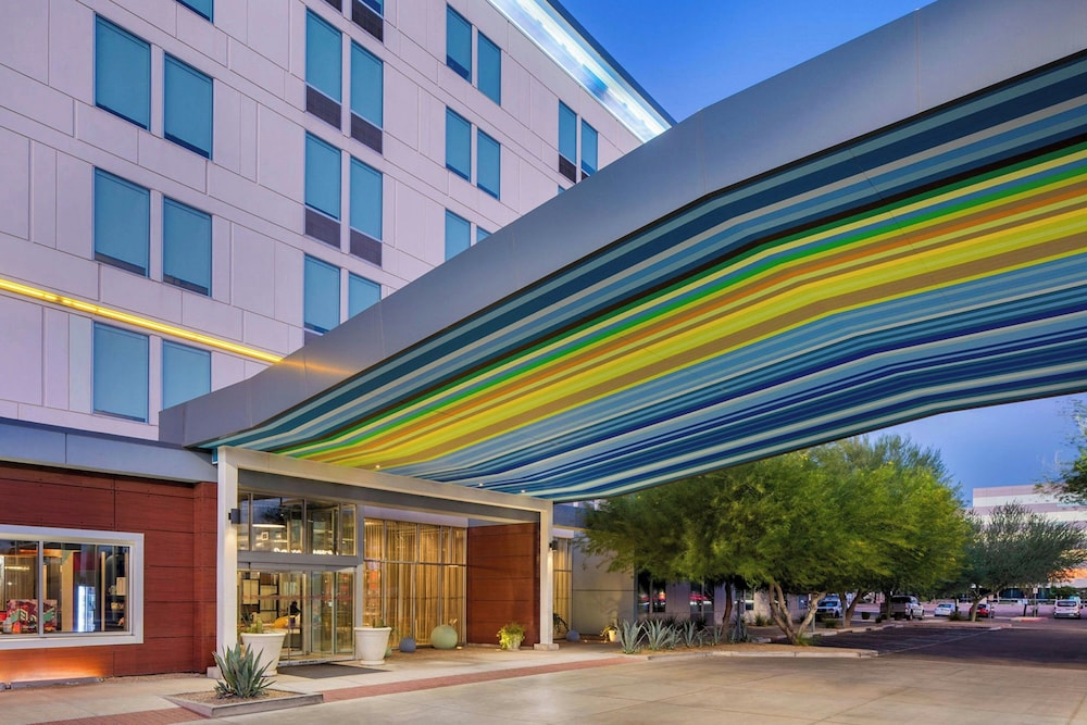 Aloft Phoenix Airport 56/62