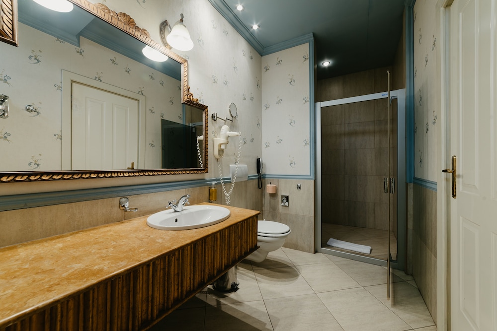Topaz Boutique Hotel 36/37