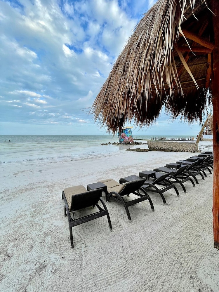 La Puerta Azul Beachfront Adults Only 44/50