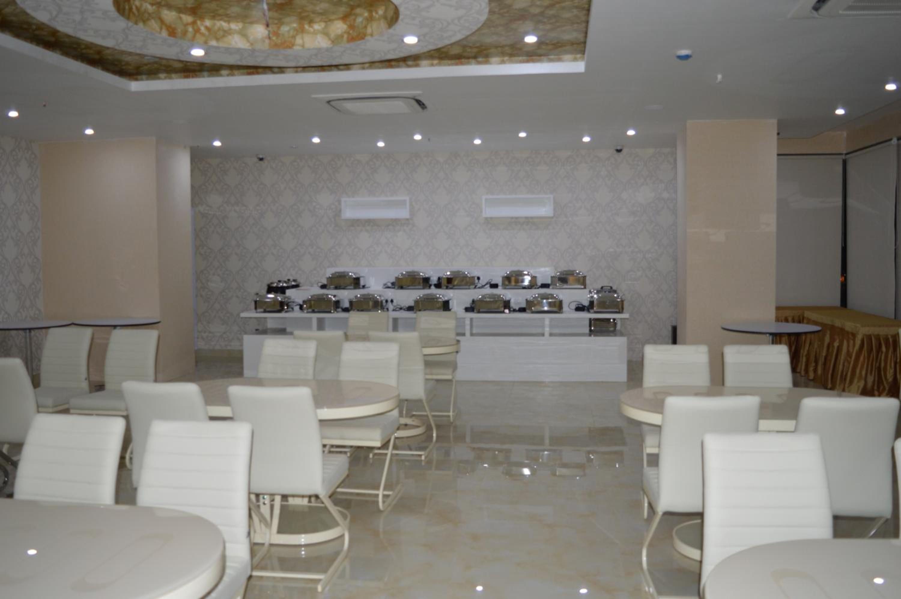 OYO 1489 Hotel Diamonds Pearl 41/42