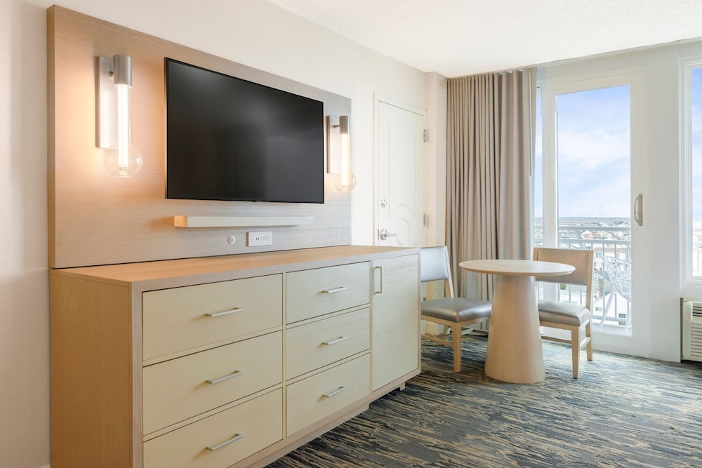 Port-O-Call Hotel 45/62