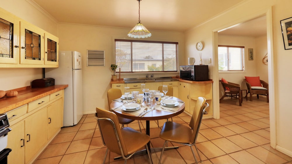 CHARLES RASP MOTOR INN AND COTTAGES 41/56