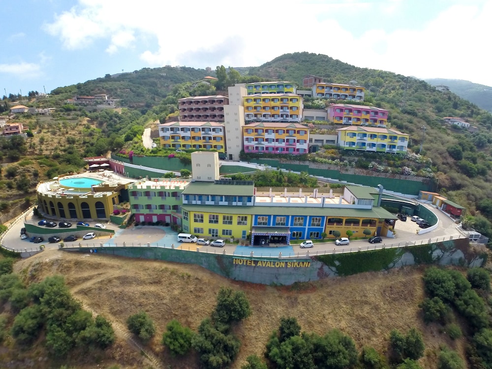 GH Avalon Sikani Resort in GIOIOSA MAREA