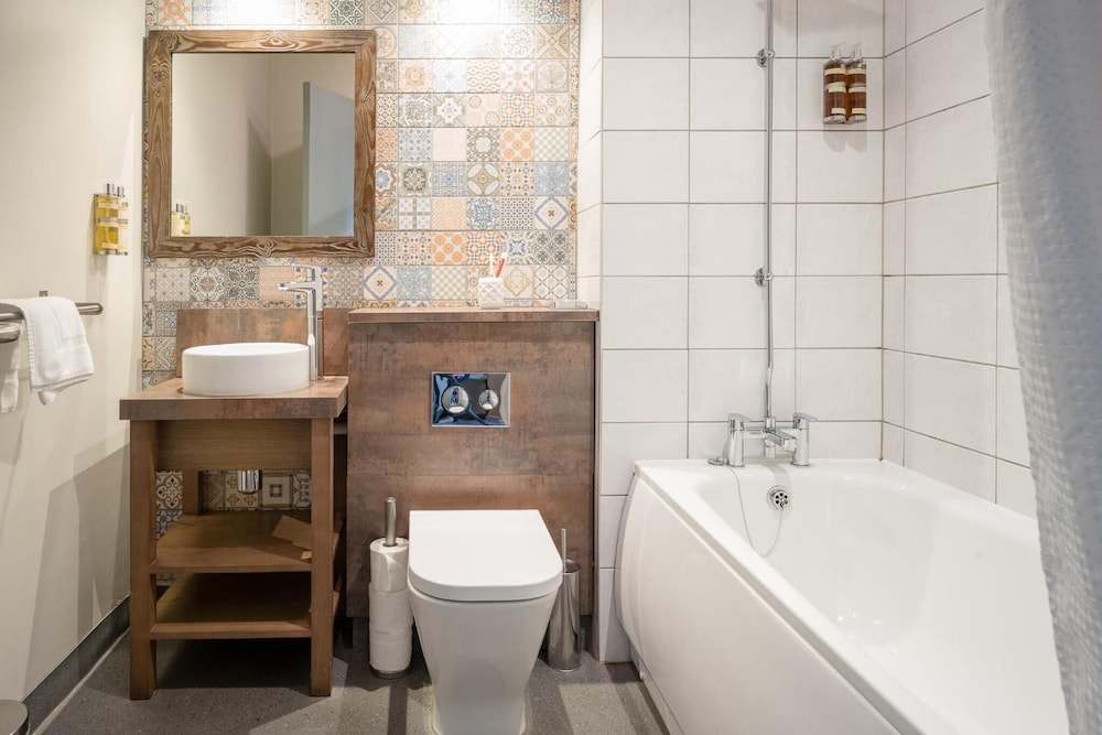 The Abel Heywood Pub & Boutique Hotel 37/43