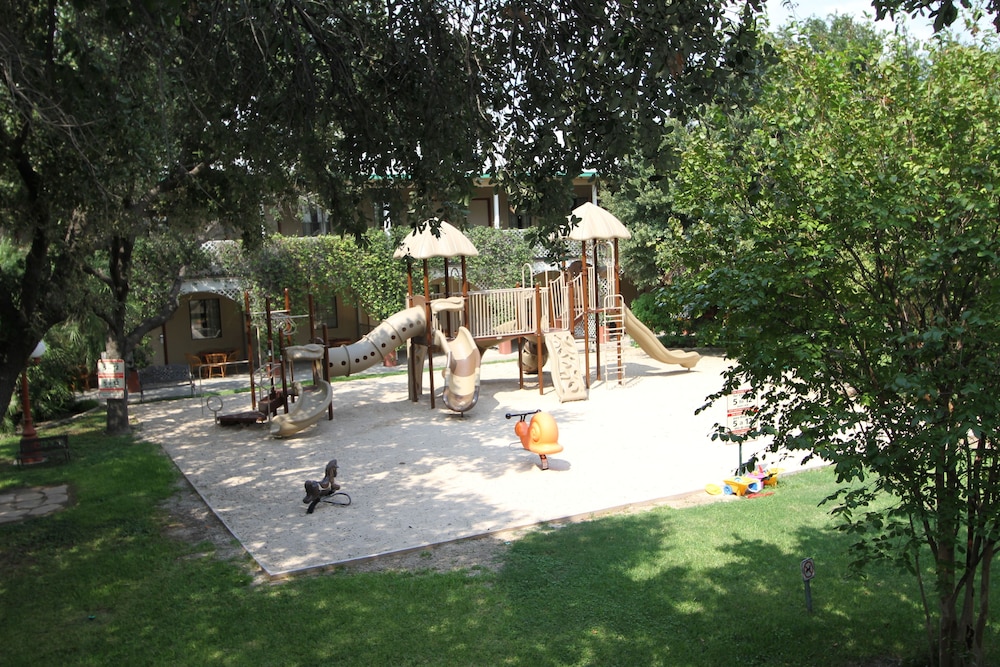 Family Garden Inn Suites 39/50