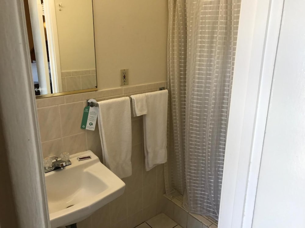 Deluxe Inn 45/50