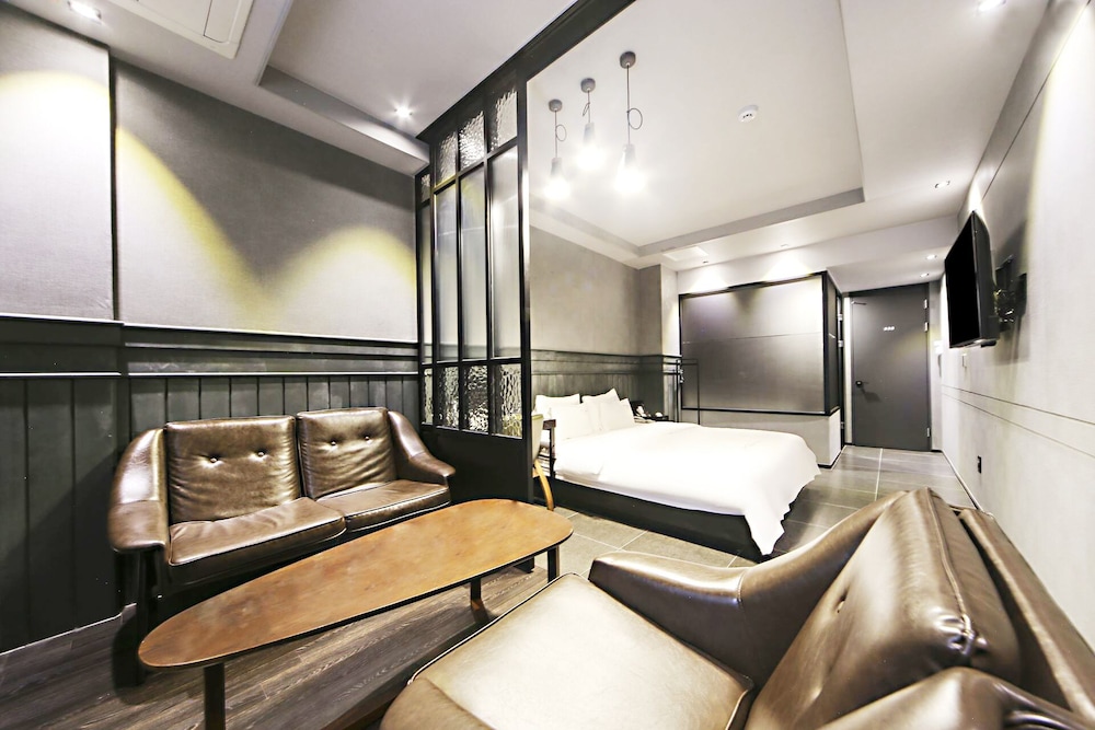 Masan Almond Hotel 18/43