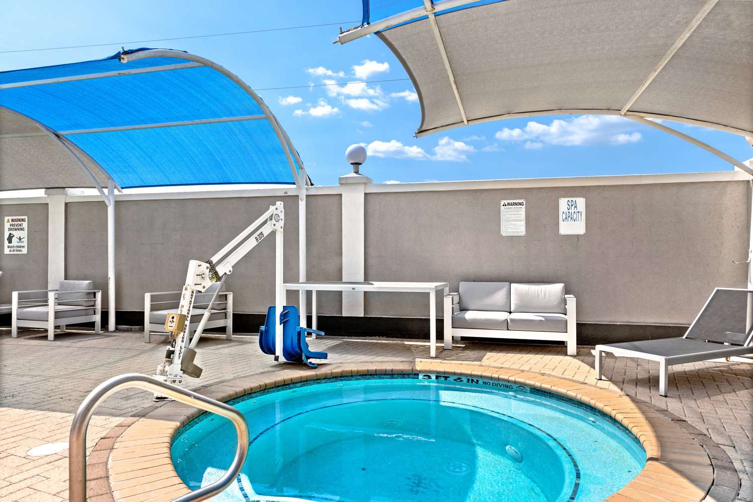 La Quinta Inn Suites Raymondville 18/29