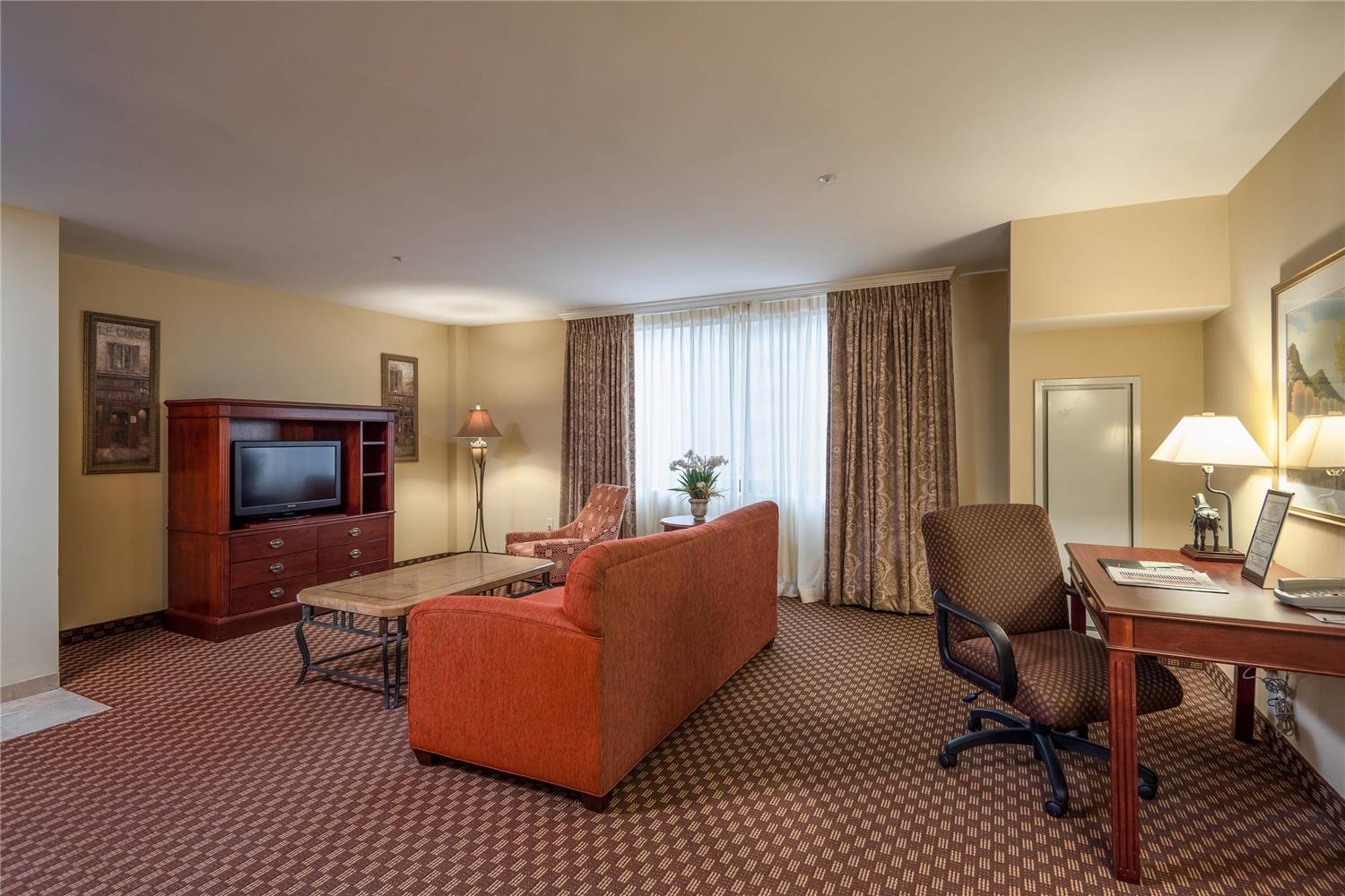Clarion Collection Hotel Arlington Court Suites 16/28
