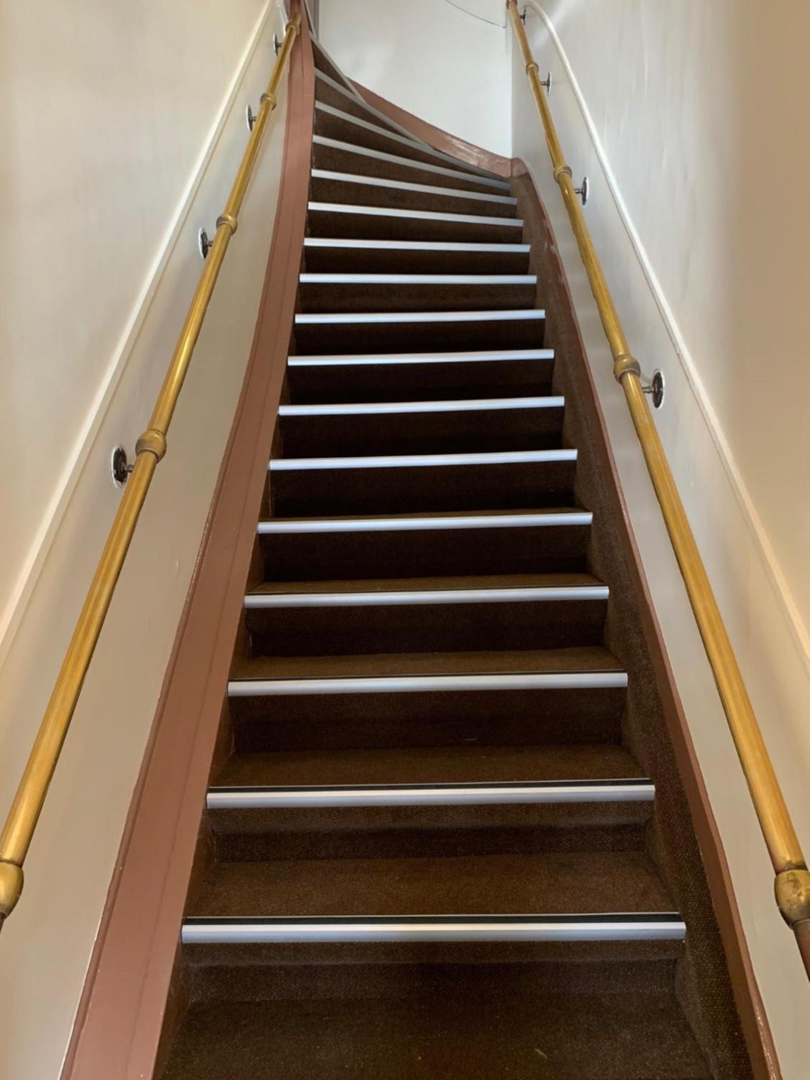 Dam Hotel 45/55