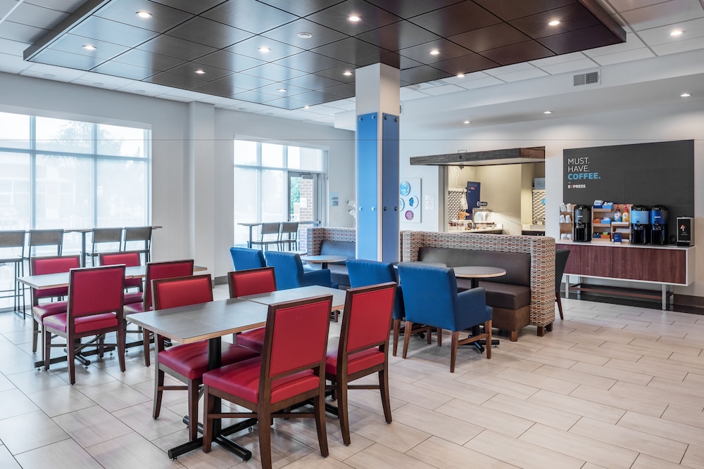 Holiday Inn Express Suites St Louis Chesterfield 36/46