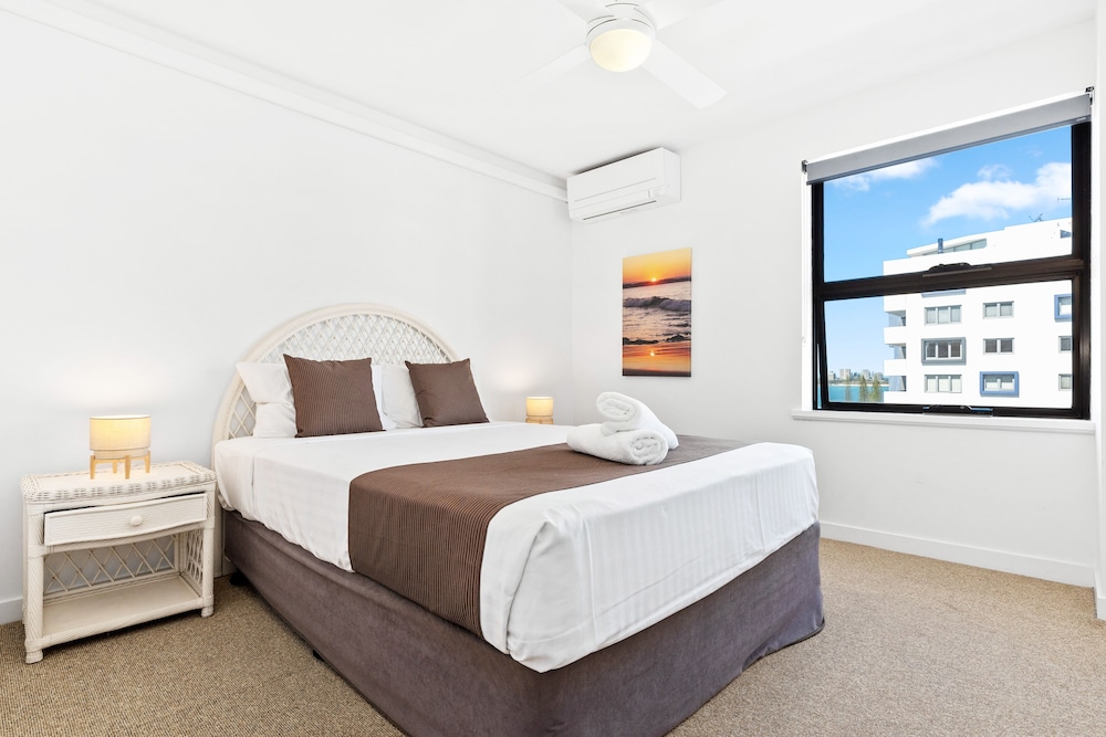 WINDWARD APARTMENTS 23/81