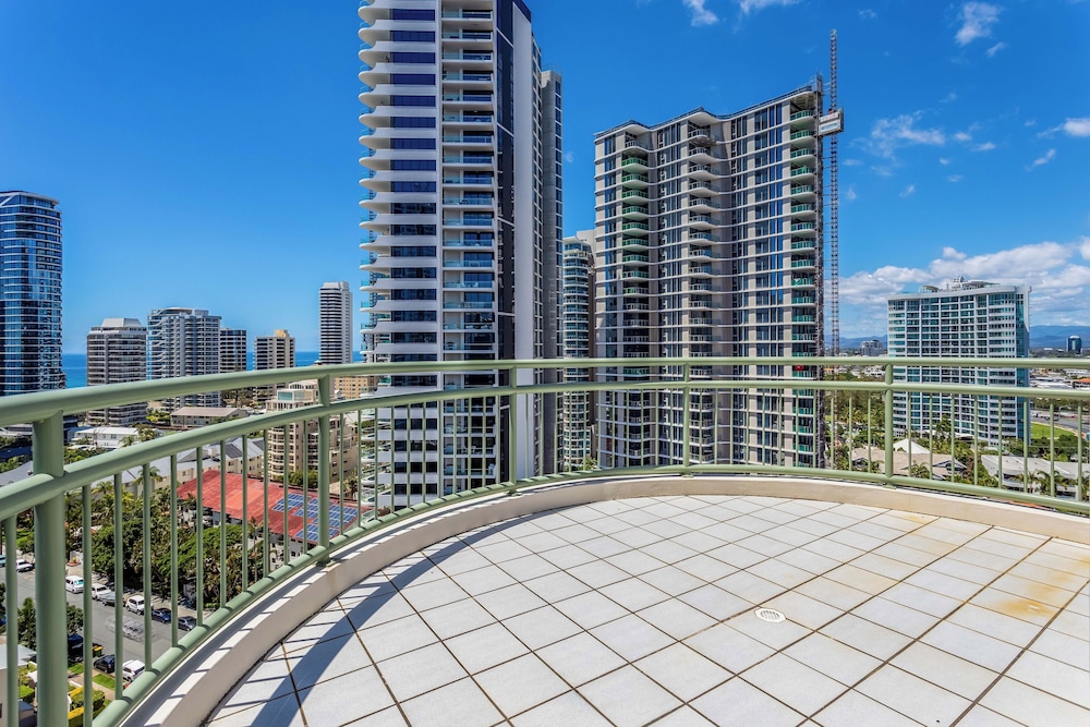 The Meriton On Main Beach 41/50