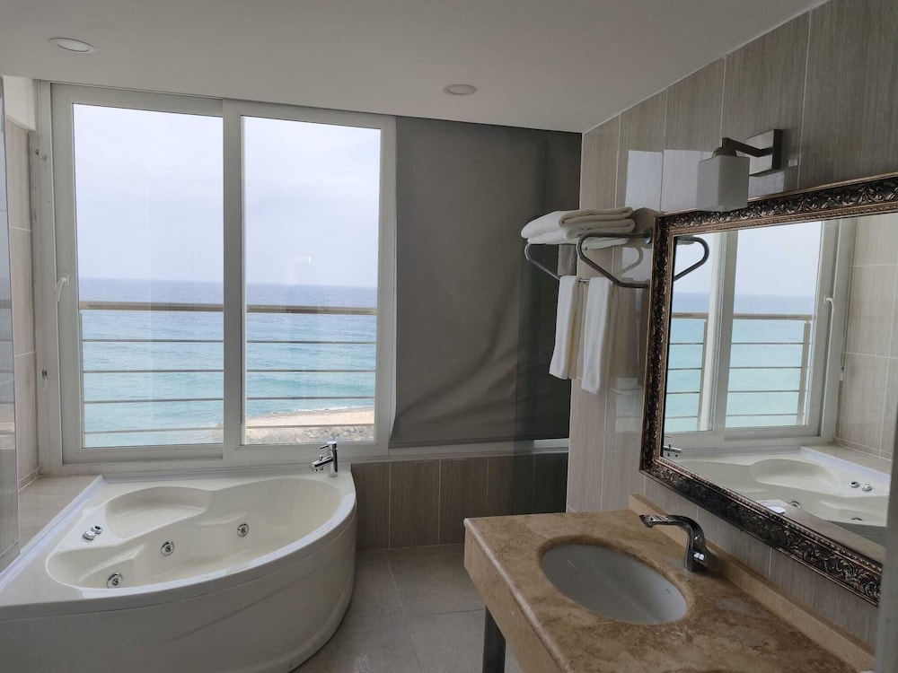 ADA BEACH HOTEL 45/50