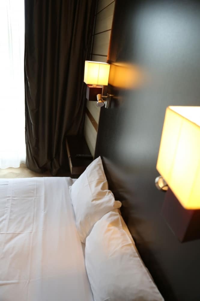Cors Hotel 7/36