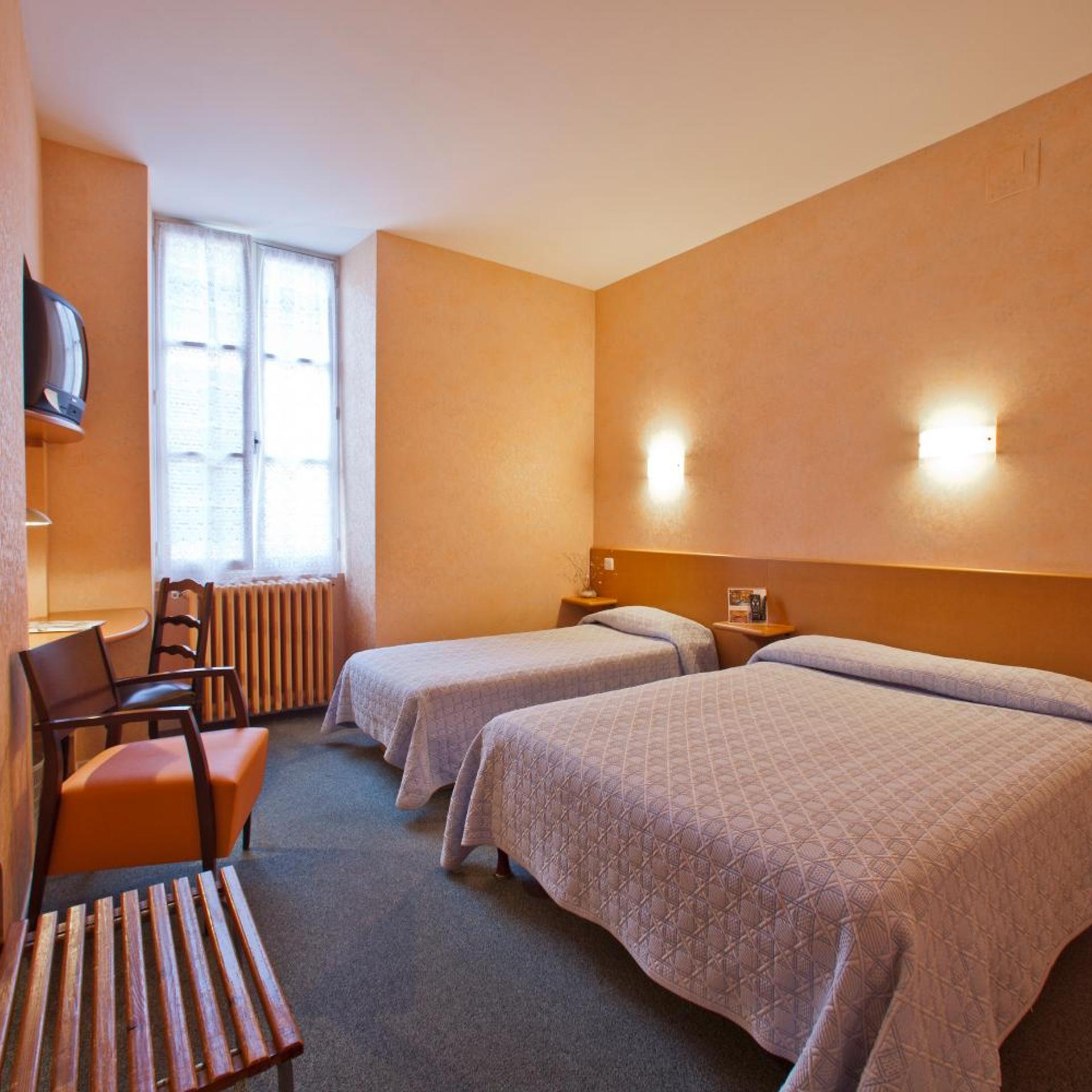 Room, Triple
