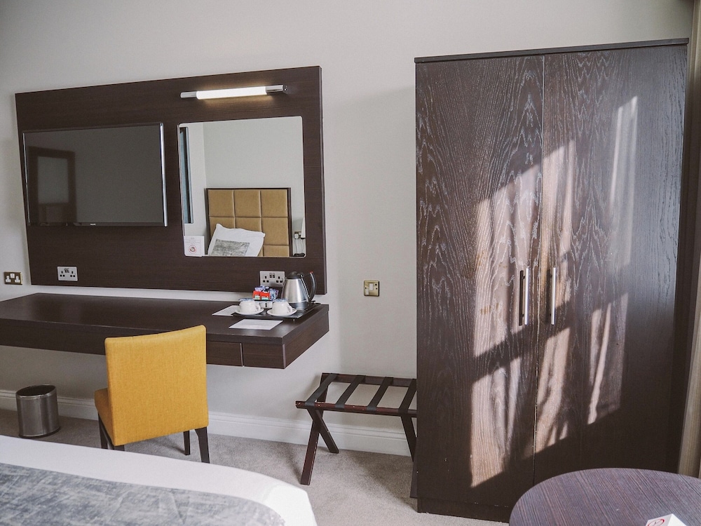 Menlo Park Hotel 58/64