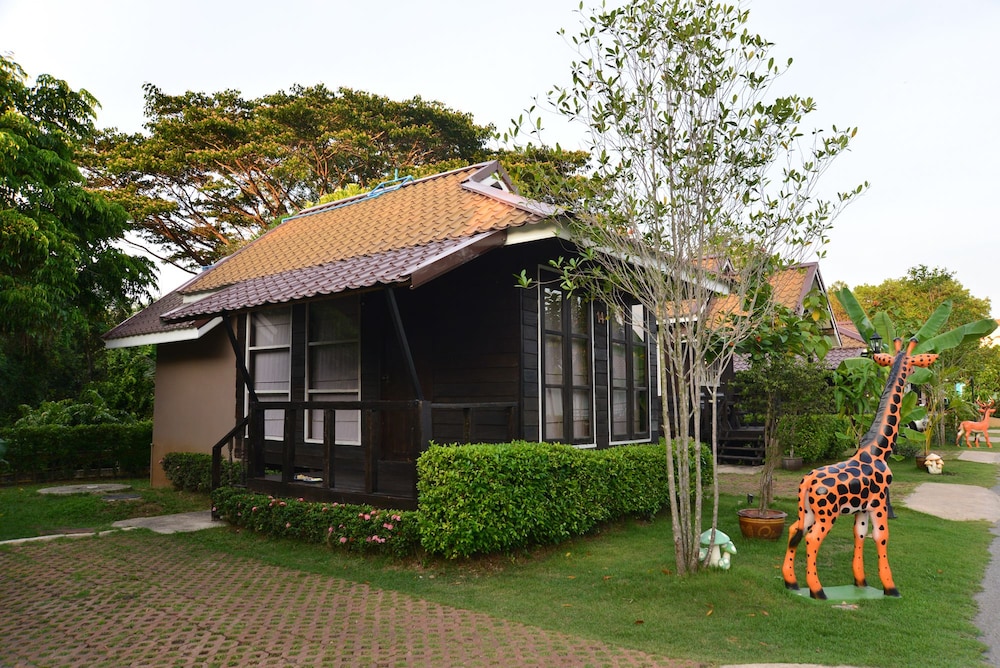 Chanpraya Resort 10/66