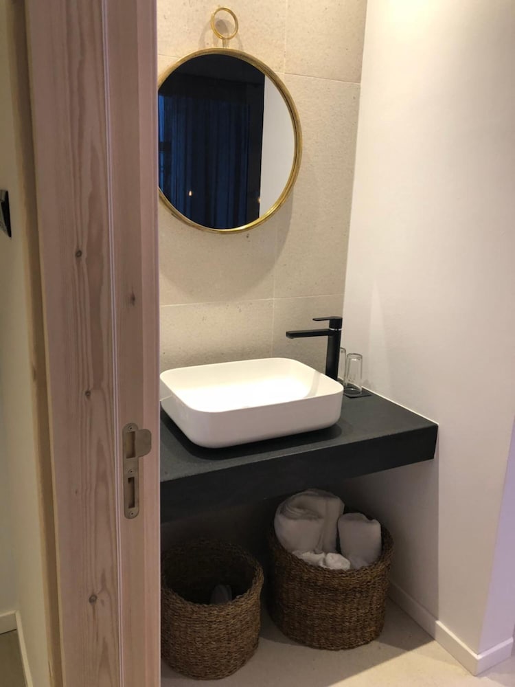 Abacus Suites 31/82