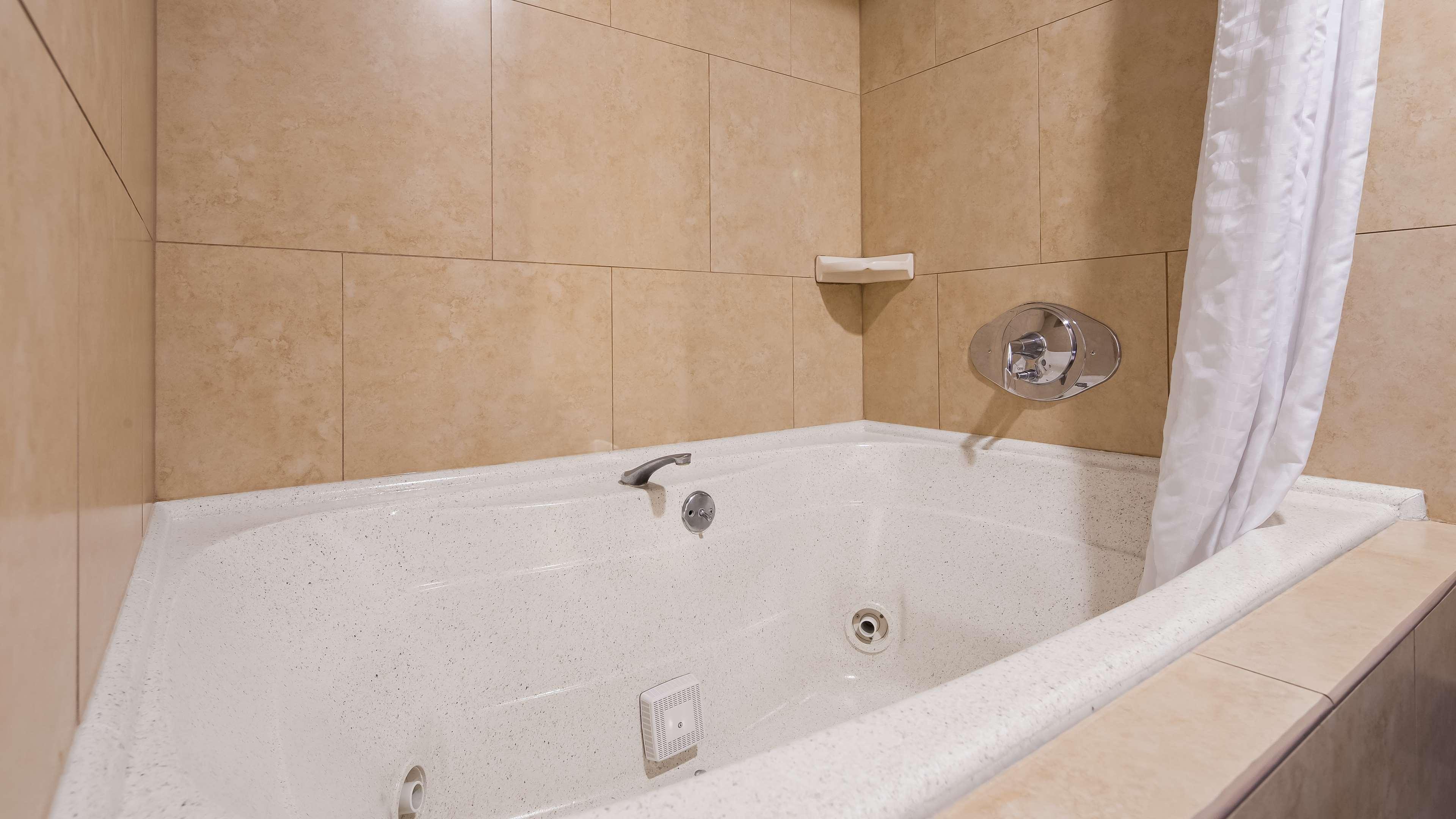 Suite, 2 Queen Beds, Royal Sun Inn & Suites 6/6