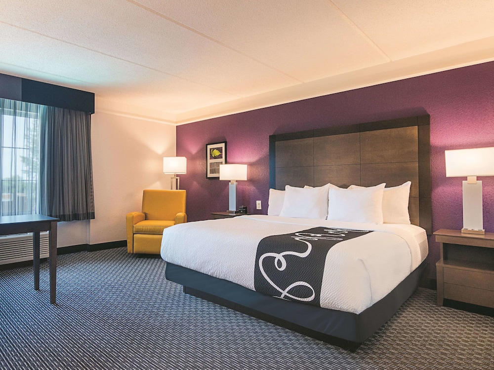 La Quinta Inn & Suites by Wyndham Virginia Beach 27/46