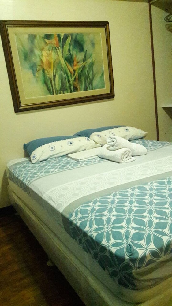 Migz N Tons Place At Cypress Towers 7/38
