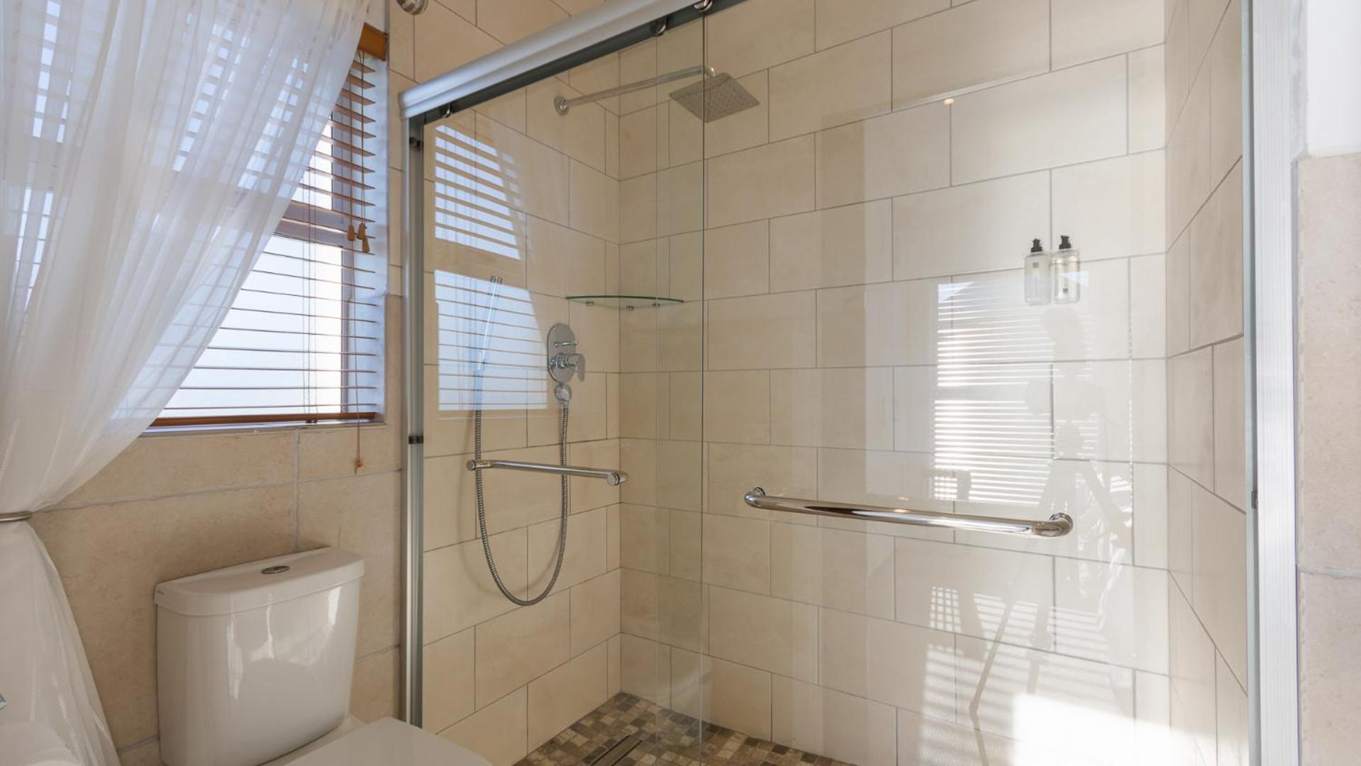 21 Manor Kingswood 39/41