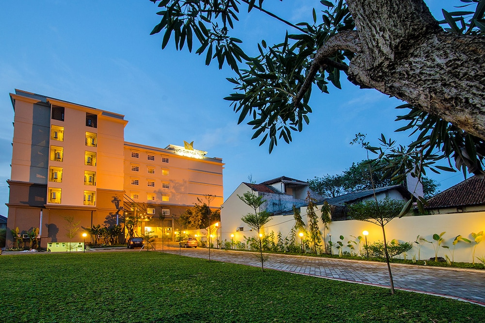 Noormans Hotel Semarang 7/69