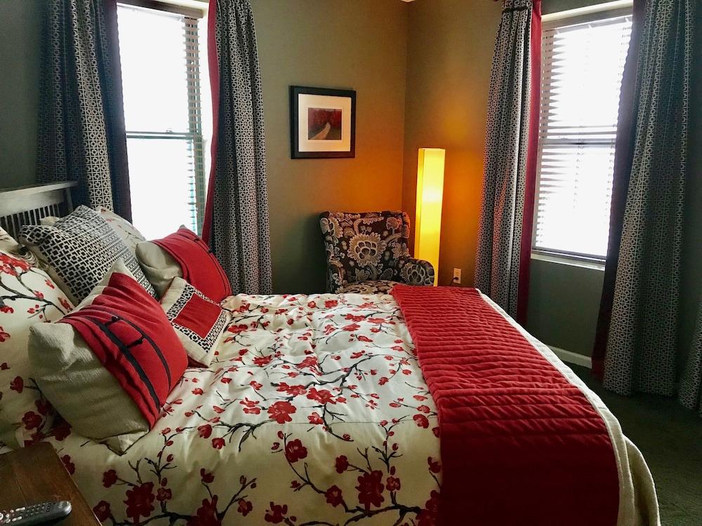 Ophelias Restaurant & Inn 5/25