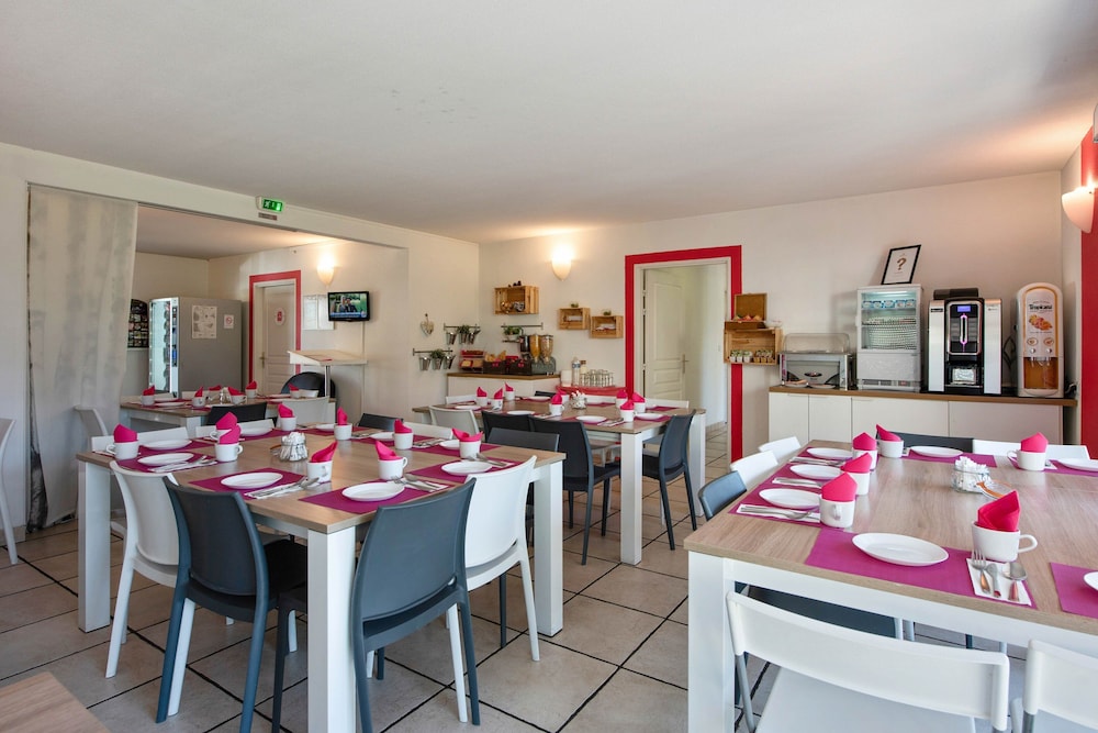 restaurant cafeteria