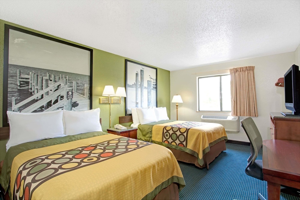 Super 8 by Wyndham Newport News/Jefferson Ave. 15/36