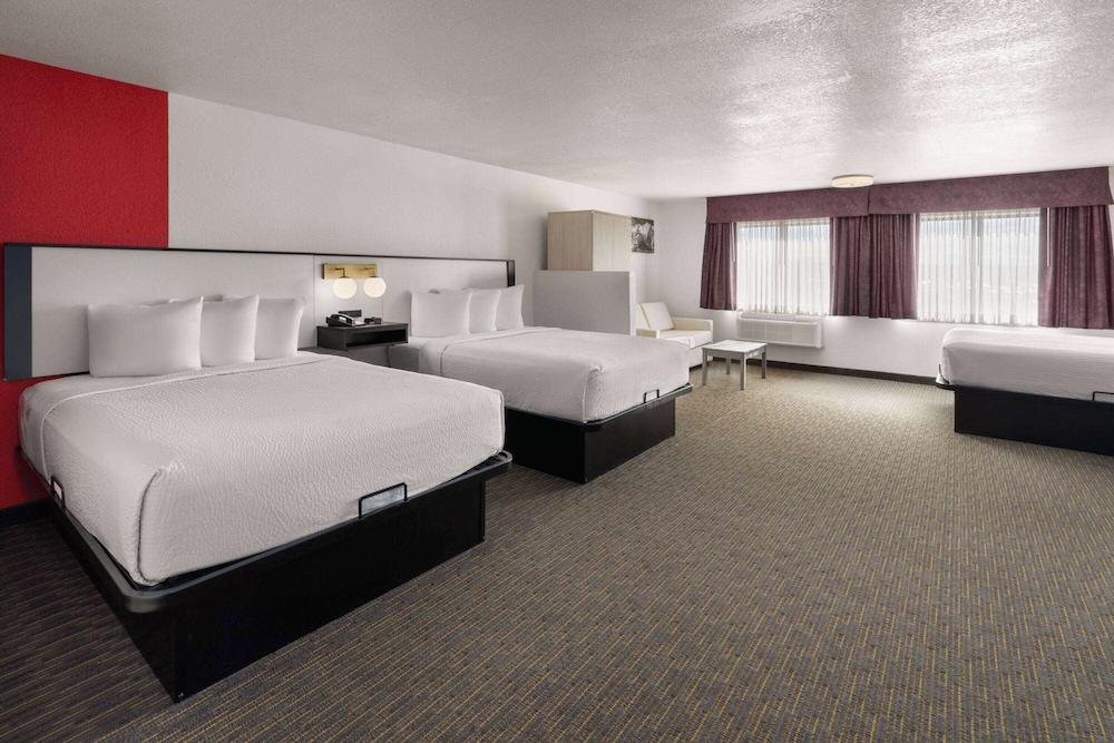 SYLO Hotel Denver Airport, a Ramada by Wyndham 18/57