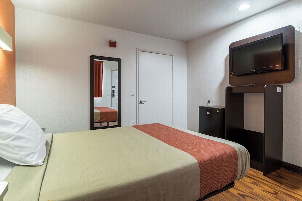 Motel6 Riverside, CA - UCR East 39/57