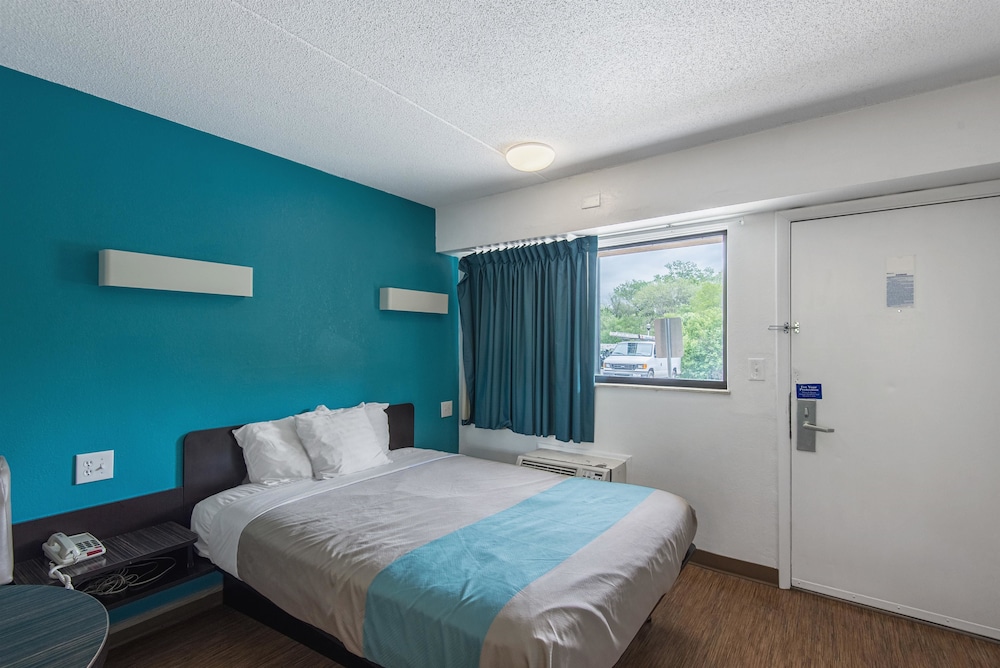 Motel6 Overland Park, KS 11/25