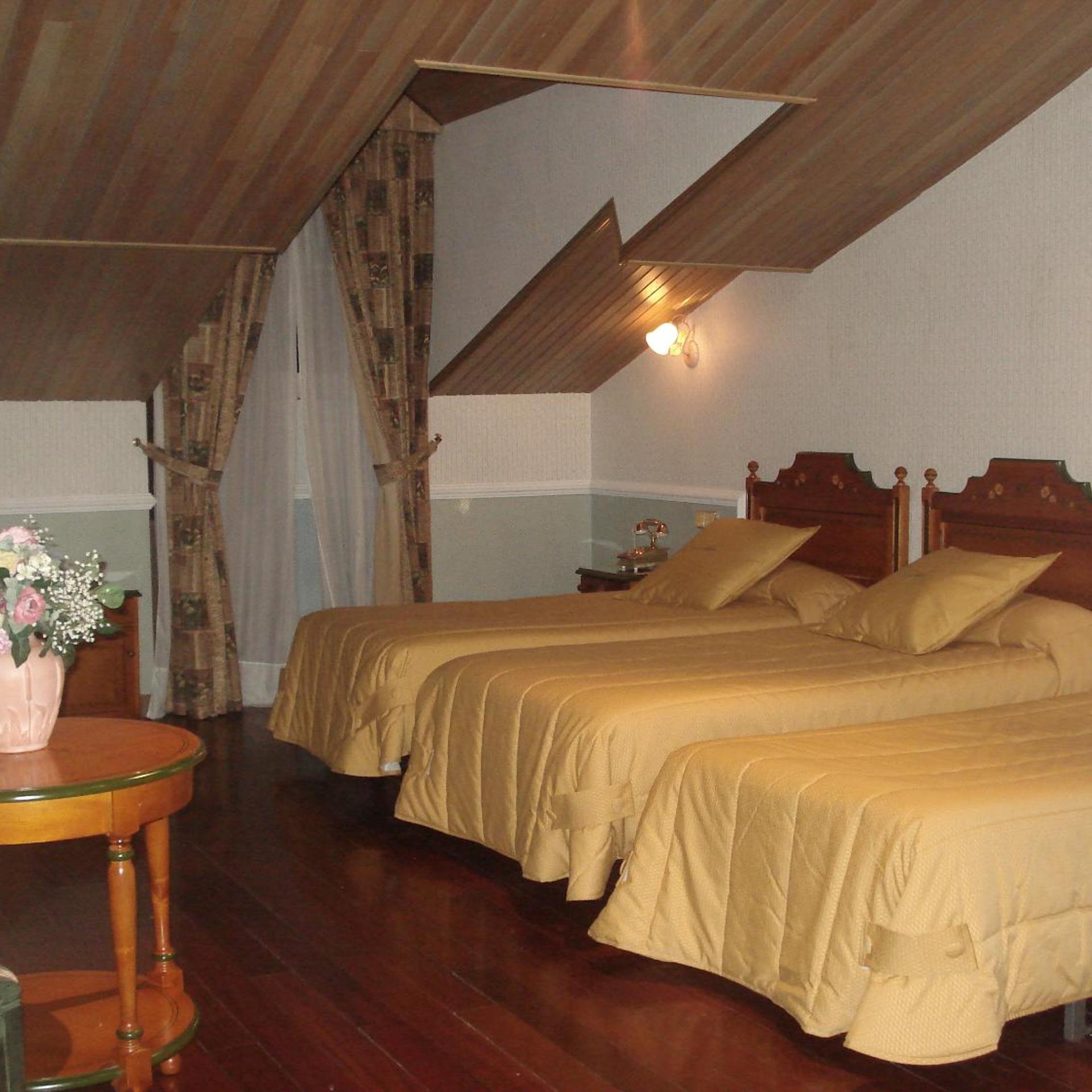 Room, Quintuple
