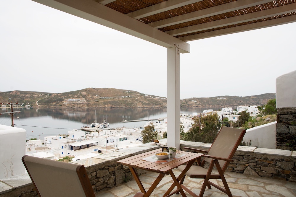 SERIFOS BEACH HOTEL 39/50