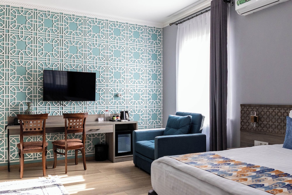 Khan Hotel 37/48