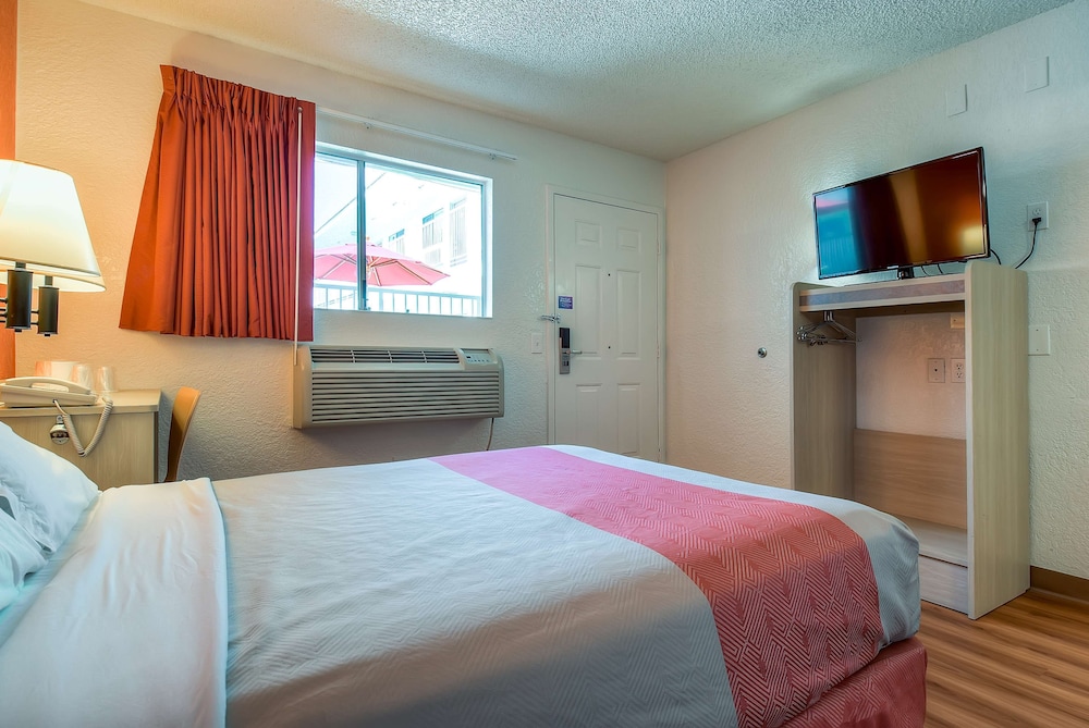 Motel6 Rowland Heights, CA - Los Angeles - Pomona 28/49