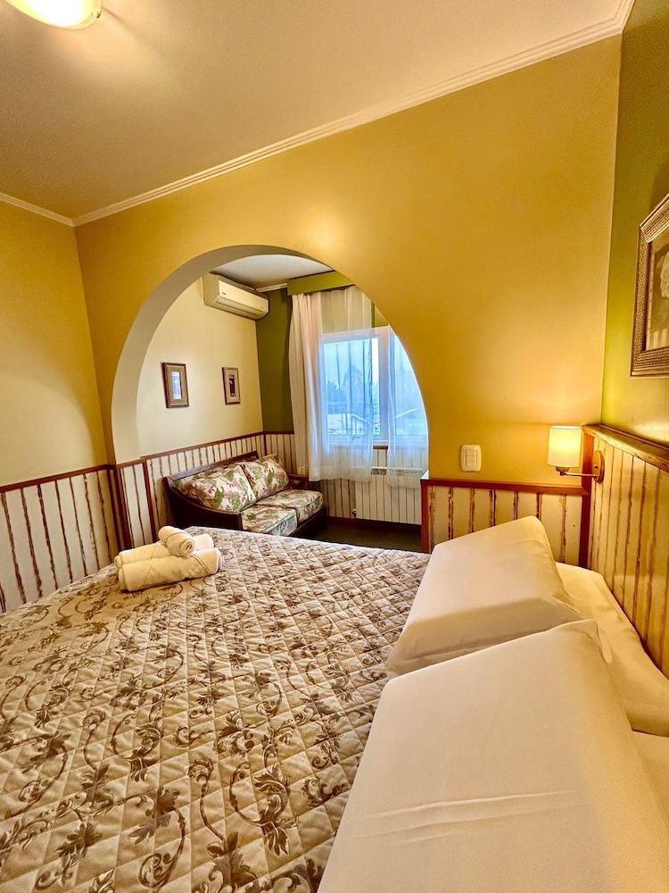 Hotel Via Serena 35/55
